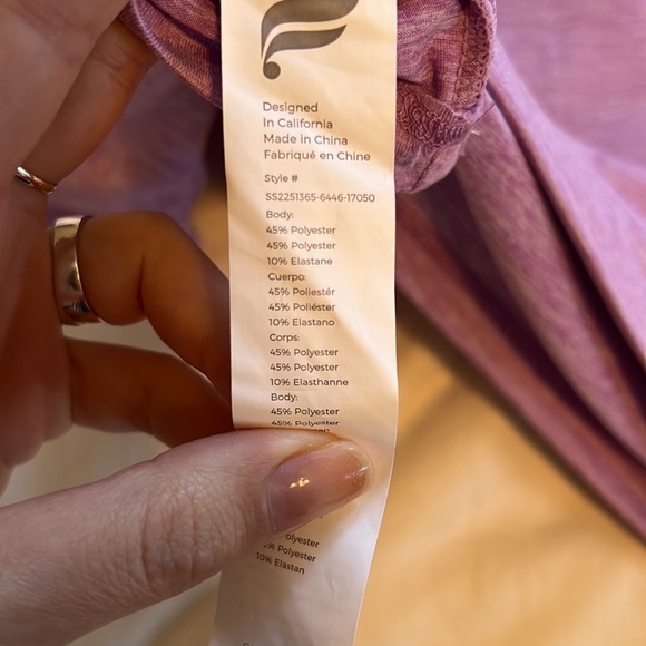 Fabletics cropped shirt - Picture 5 of 5